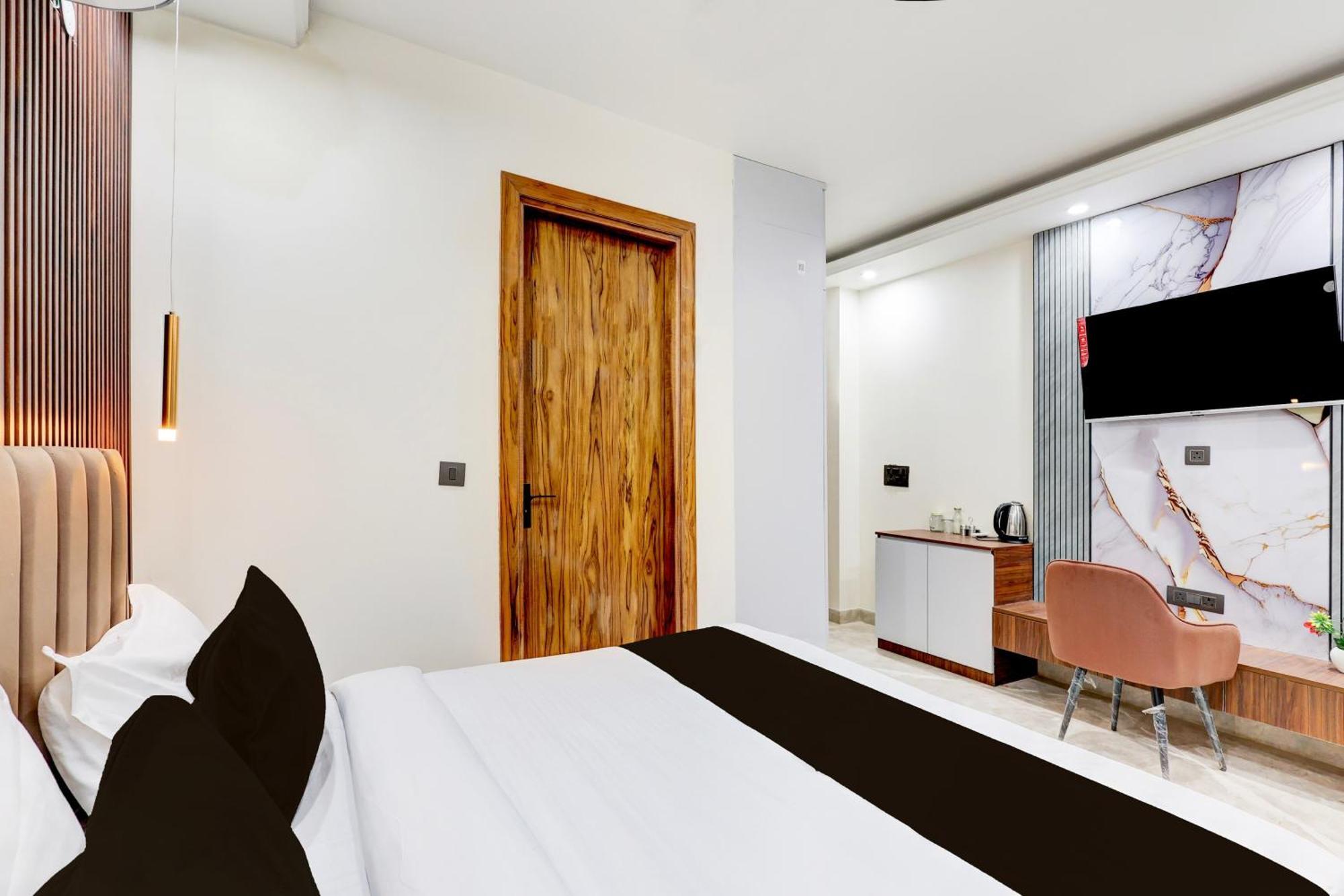 Super Hotel O Sector 43 Gurgaon Buitenkant foto